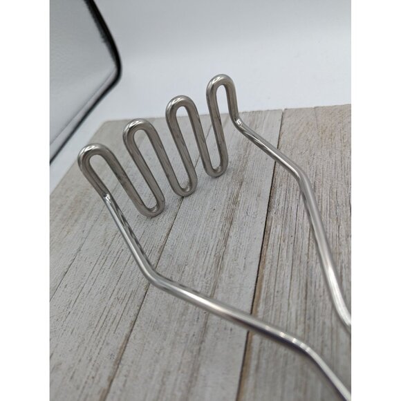 OXO Potato Vegetable Masher Black Handle Utensil 9 1/4" - Picture 2 of 8